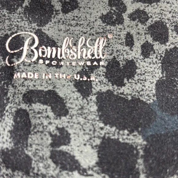 Bombshell sportswear women’s contour toggle shorts leopard scrunch adjustable - Picture 3 of 4